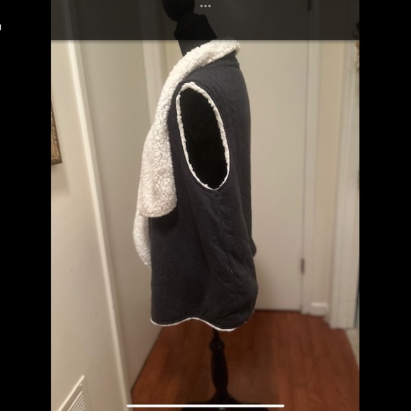 Sherpa reversible vest - Picture 3 of 4